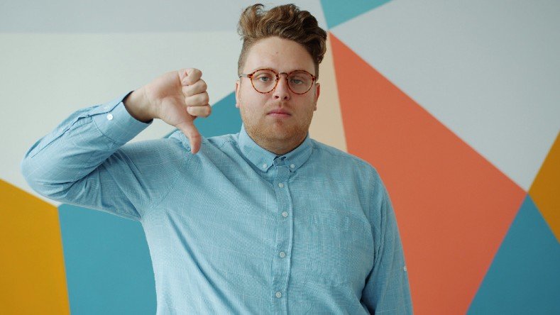 An employee shows what he really thinks of his workplace.