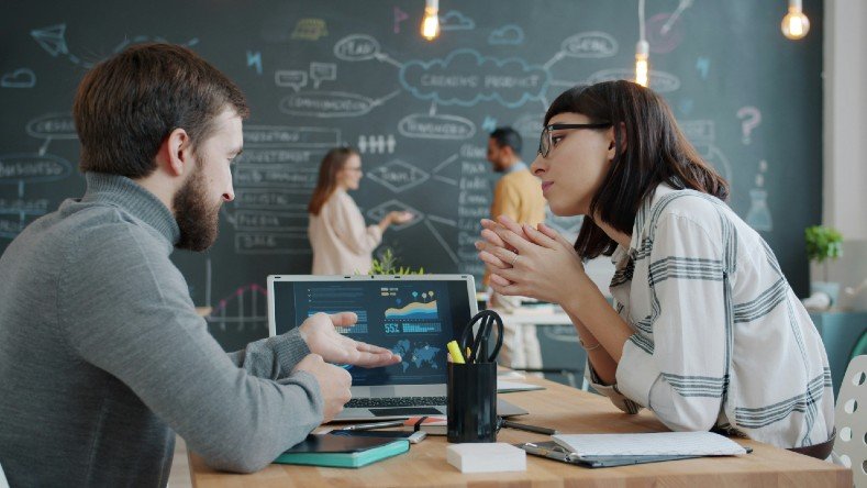 A client and a partner discuss data.